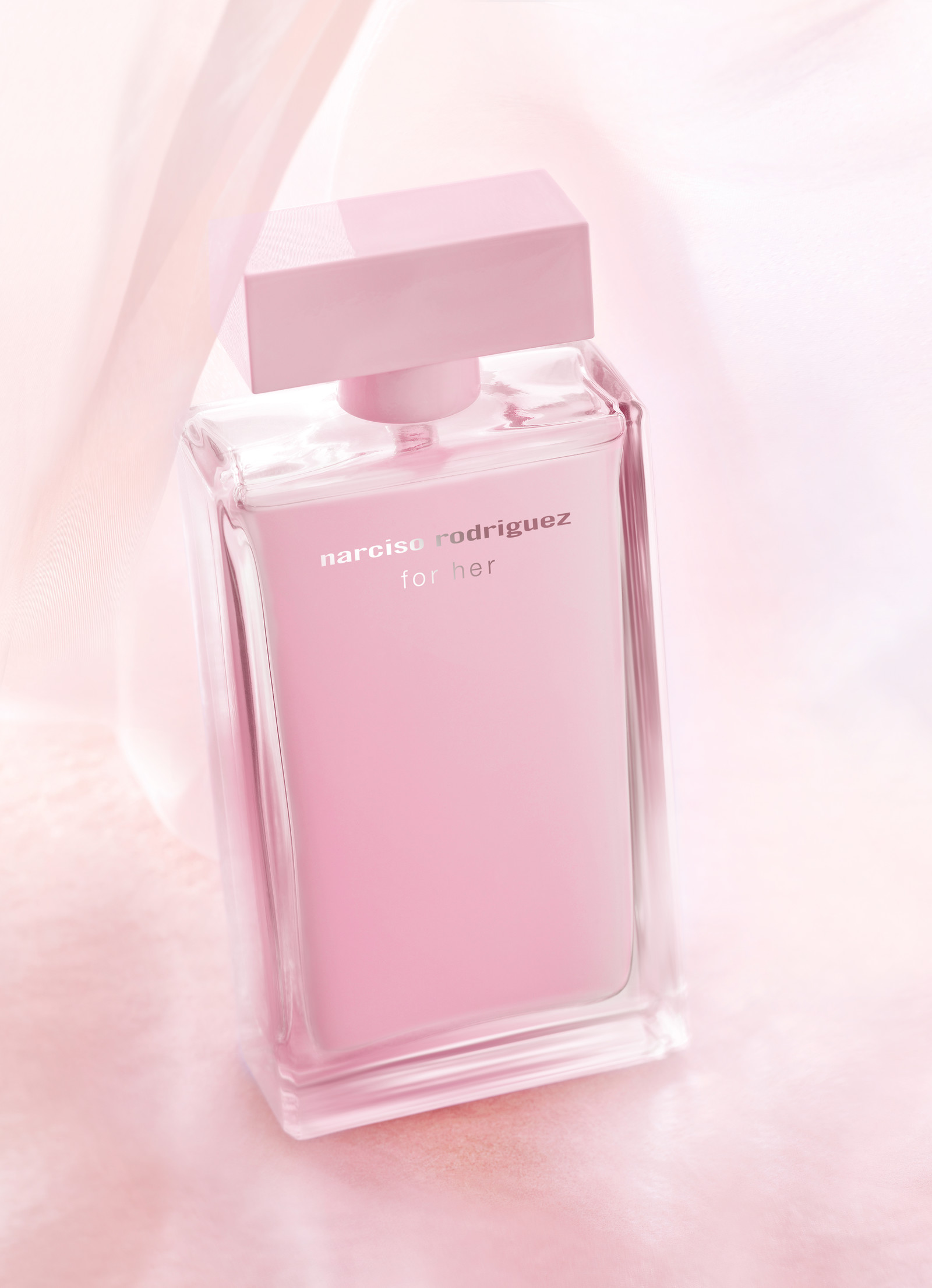 Romain RECHT – Retoucheur Photo Parfum - PARIS - CAMPAGNE NARCISO RODRIGUEZ